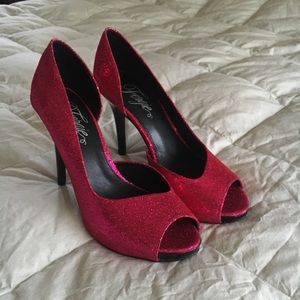 Pink sparkle high heeled pumps